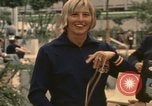 Standbild Micki King München Deutschland, 1972, aus Sekunde 45 historischem Filmmaterial Videoclip 65675075643