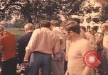 Standbild militärischen Athleten sighteeing Weilheim-Schongau Deutschland, 1972, aus Sekunde 58 historischem Filmmaterial Videoclip 65675075654