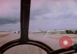 Immagine di B-29 bombardiere Superfortress rullaggio Saipan, 1945, secondo 8 filmato di repertorio 65675075694