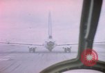 Immagine di B-29 bombardiere Superfortress rullaggio Saipan, 1945, secondo 10 filmato di repertorio 65675075694