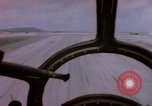 Immagine di B-29 bombardiere Superfortress rullaggio Saipan, 1945, secondo 22 filmato di repertorio 65675075694