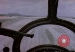 Immagine di B-29 bombardiere Superfortress rullaggio Saipan, 1945, secondo 23 filmato di repertorio 65675075694