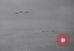 Standbild französische Staffel von Curtiss Hawk Kampfflugzeuge Frankreich, 1939, aus Sekunde 26 historischem Filmmaterial Videoclip 65675075696