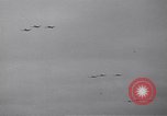 Standbild französische Staffel von Curtiss Hawk Kampfflugzeuge Frankreich, 1939, aus Sekunde 27 historischem Filmmaterial Videoclip 65675075696