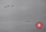 Standbild französische Staffel von Curtiss Hawk Kampfflugzeuge Frankreich, 1939, aus Sekunde 28 historischem Filmmaterial Videoclip 65675075696