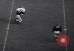 Immagine di USC contro Notre Dame del gioco del calcio South Bend Indiana USA, 1939, secondo 9 filmato di repertorio 65675075702