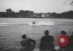Standbild Wasser Skifahrer Paris Frankreich, 1938, aus Sekunde 25 historischem Filmmaterial Videoclip 65675075742