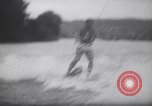 Standbild Wasser Skifahrer Paris Frankreich, 1938, aus Sekunde 29 historischem Filmmaterial Videoclip 65675075742