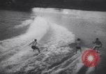 Standbild Wasser Skifahrer Paris Frankreich, 1938, aus Sekunde 37 historischem Filmmaterial Videoclip 65675075742