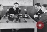 Immagine di Westbrook Van Voorhis United States USA, 1944, secondo 25 filmato di repertorio 65675075787