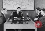 Immagine di Westbrook Van Voorhis United States USA, 1944, secondo 33 filmato di repertorio 65675075787