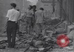 Standbild Zerstörung und Opfer aus der deutschen Bombardierung in Großbritannien europäische Theater, 1944, aus Sekunde 5 historischem Filmmaterial Videoclip 65675075795