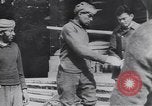 Standbild Zerstörung und Opfer aus der deutschen Bombardierung in Großbritannien europäische Theater, 1944, aus Sekunde 27 historischem Filmmaterial Videoclip 65675075795