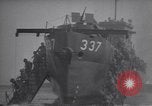 Standbild Signal Corps Rekruten United States USA, 1945, aus Sekunde 8 historischem Filmmaterial Videoclip 65675075797