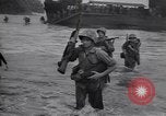 Standbild Signal Corps Rekruten United States USA, 1945, aus Sekunde 17 historischem Filmmaterial Videoclip 65675075797