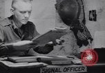 Standbild Signal Corps Rekruten United States USA, 1945, aus Sekunde 62 historischem Filmmaterial Videoclip 65675075797
