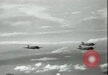 Standbild Signal Corps Rebecca-Eureka Funksystem verwendet um Flugzeuge zu führen Philippinen, 1947, aus Sekunde 60 historischem Filmmaterial Videoclip 65675075812