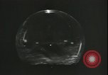 Standbild Futuristische Vision einer möglichen fernsehgesteuerten Atomrakete europäische Theater, 1947, aus Sekunde 4 historischem Filmmaterial Videoclip 65675075818
