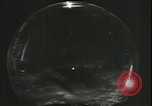 Standbild Futuristische Vision einer möglichen fernsehgesteuerten Atomrakete europäische Theater, 1947, aus Sekunde 5 historischem Filmmaterial Videoclip 65675075818
