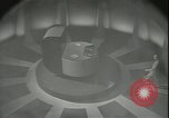 Standbild Futuristische Vision einer möglichen fernsehgesteuerten Atomrakete europäische Theater, 1947, aus Sekunde 13 historischem Filmmaterial Videoclip 65675075818