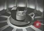 Standbild Futuristische Vision einer möglichen fernsehgesteuerten Atomrakete europäische Theater, 1947, aus Sekunde 14 historischem Filmmaterial Videoclip 65675075818