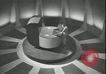 Standbild Futuristische Vision einer möglichen fernsehgesteuerten Atomrakete europäische Theater, 1947, aus Sekunde 16 historischem Filmmaterial Videoclip 65675075818