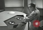 Standbild Futuristische Vision einer möglichen fernsehgesteuerten Atomrakete europäische Theater, 1947, aus Sekunde 21 historischem Filmmaterial Videoclip 65675075818