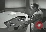 Standbild Futuristische Vision einer möglichen fernsehgesteuerten Atomrakete europäische Theater, 1947, aus Sekunde 22 historischem Filmmaterial Videoclip 65675075818