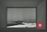 Standbild Futuristische Vision einer möglichen fernsehgesteuerten Atomrakete europäische Theater, 1947, aus Sekunde 33 historischem Filmmaterial Videoclip 65675075818