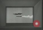 Standbild Futuristische Vision einer möglichen fernsehgesteuerten Atomrakete europäische Theater, 1947, aus Sekunde 34 historischem Filmmaterial Videoclip 65675075818
