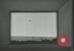 Standbild Futuristische Vision einer möglichen fernsehgesteuerten Atomrakete europäische Theater, 1947, aus Sekunde 38 historischem Filmmaterial Videoclip 65675075818