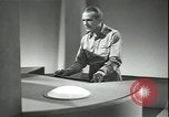 Standbild Futuristische Vision einer möglichen fernsehgesteuerten Atomrakete europäische Theater, 1947, aus Sekunde 46 historischem Filmmaterial Videoclip 65675075818