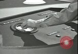 Standbild Futuristische Vision einer möglichen fernsehgesteuerten Atomrakete europäische Theater, 1947, aus Sekunde 50 historischem Filmmaterial Videoclip 65675075818