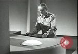 Standbild Futuristische Vision einer möglichen fernsehgesteuerten Atomrakete europäische Theater, 1947, aus Sekunde 53 historischem Filmmaterial Videoclip 65675075818