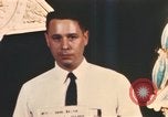 Standbild Pentagon Halle der Helden Namensschilder Arlington Virginia USA, 1968, aus Sekunde 19 historischem Filmmaterial Videoclip 65675075828