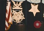 Standbild Pentagon Halle der Helden Namensschilder Arlington Virginia USA, 1968, aus Sekunde 40 historischem Filmmaterial Videoclip 65675075828