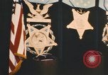 Standbild Pentagon Halle der Helden Namensschilder Arlington Virginia USA, 1968, aus Sekunde 42 historischem Filmmaterial Videoclip 65675075828