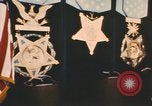 Standbild Pentagon Halle der Helden Namensschilder Arlington Virginia USA, 1968, aus Sekunde 46 historischem Filmmaterial Videoclip 65675075828