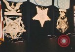 Standbild Pentagon Halle der Helden Namensschilder Arlington Virginia USA, 1968, aus Sekunde 47 historischem Filmmaterial Videoclip 65675075828