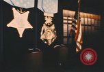 Standbild Pentagon Halle der Helden Namensschilder Arlington Virginia USA, 1968, aus Sekunde 55 historischem Filmmaterial Videoclip 65675075828
