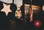 Standbild Pentagon Halle der Helden Namensschilder Arlington Virginia USA, 1968, aus Sekunde 56 historischem Filmmaterial Videoclip 65675075828