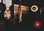 Standbild Pentagon Halle der Helden Namensschilder Arlington Virginia USA, 1968, aus Sekunde 62 historischem Filmmaterial Videoclip 65675075828