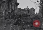 Standbild USA Soldaten Köln Deutschland, 1945, aus Sekunde 11 historischem Filmmaterial Videoclip 65675075833