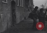 Standbild USA Soldaten Köln Deutschland, 1945, aus Sekunde 15 historischem Filmmaterial Videoclip 65675075834