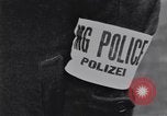 Standbild deutsche zivile Neuss Deutschland, 1945, aus Sekunde 14 historischem Filmmaterial Videoclip 65675075836