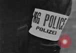 Standbild deutsche zivile Neuss Deutschland, 1945, aus Sekunde 15 historischem Filmmaterial Videoclip 65675075836