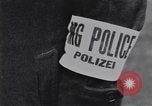 Standbild deutsche zivile Neuss Deutschland, 1945, aus Sekunde 16 historischem Filmmaterial Videoclip 65675075836