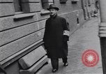 Standbild deutsche zivile Neuss Deutschland, 1945, aus Sekunde 20 historischem Filmmaterial Videoclip 65675075836