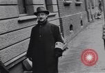 Standbild deutsche zivile Neuss Deutschland, 1945, aus Sekunde 22 historischem Filmmaterial Videoclip 65675075836