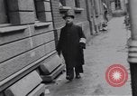 Standbild deutsche zivile Neuss Deutschland, 1945, aus Sekunde 26 historischem Filmmaterial Videoclip 65675075836